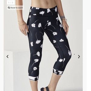 Fabletics Salar Powerhold Capri. Only tried on 1x!